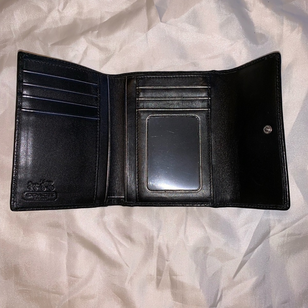 Signature Coach Wallet ✨ - Picture 3 of 5